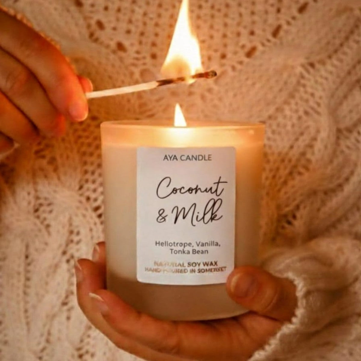 Coconut Milk Kokulu Mum – Tropikal ve Kremsi Koku | El Yapımı Doğal Soya Mum | Hindistan Cevizi Aromalı Mum